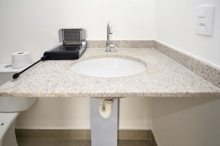 Studio à venda com 27m², 1 quarto e sem vaga Studio à venda com 27m², 1 quarto e sem vagaBanheiro social