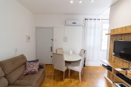 Sala de apartamento à venda com 2 quartos, 53m² em Santana, Porto Alegre