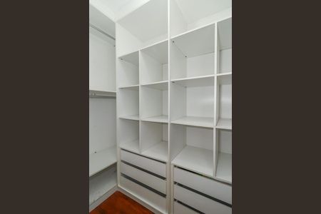 Casa de condomínio à venda com 167m², 3 quartos e 2 vagasCloset da suíte