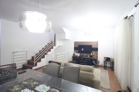 Sala de casa de condomínio para alugar com 3 quartos, 170m² em Vila Sofia, São Paulo