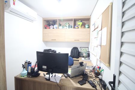 Casa de condomínio para alugar com 170m², 3 quartos e 2 vagasEscritório