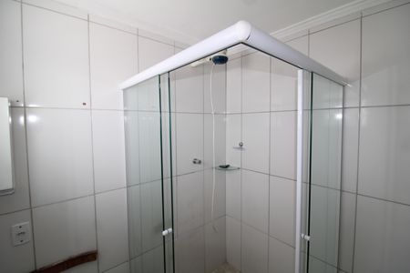 Casa à venda com 138m², 2 quartos e 2 vagasQuarto 1 - Banheiro