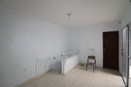 Casa à venda com 138m², 2 quartos e 2 vagasSala