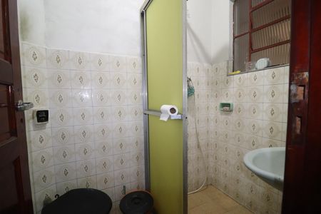 Casa à venda com 240m², 2 quartos e 5 vagasCasa 2 - Banheiro social