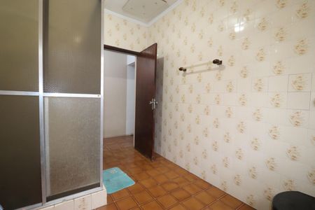 Casa à venda com 240m², 2 quartos e 5 vagasCasa 1 - Banheiro social