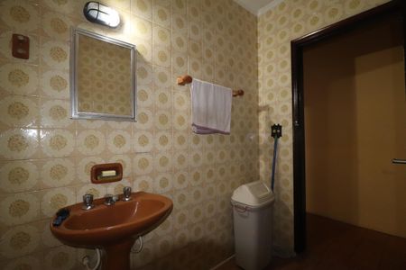 Casa à venda com 240m², 2 quartos e 5 vagasCasa 3 - Banheiro