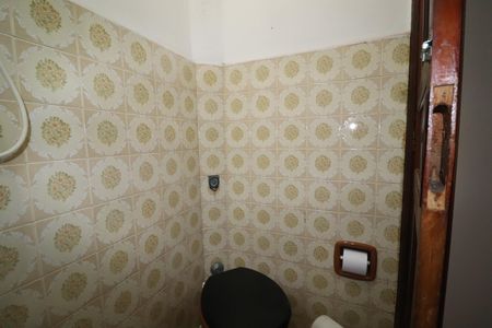 Casa à venda com 240m², 2 quartos e 5 vagasCasa 1 - Banheiro de serviço