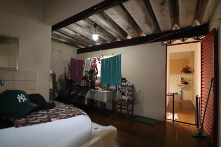 Casa à venda com 240m², 2 quartos e 5 vagasCasa 1 - Área de Serviço