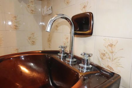 Casa à venda com 240m², 2 quartos e 5 vagasCasa 1 - Banheiro social