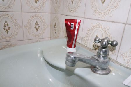 Casa à venda com 240m², 2 quartos e 5 vagasCasa 2 - Banheiro social