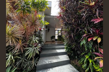 Casa à venda com 225m², 3 quartos e 5 vagasEntrada