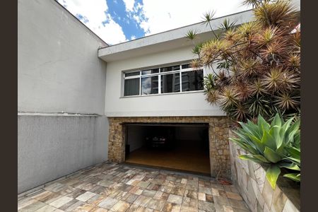 Casa à venda com 225m², 3 quartos e 5 vagasGaragem fachada