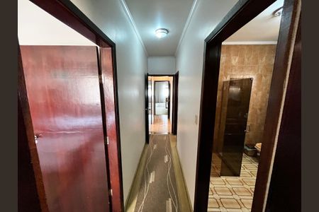 Casa à venda com 225m², 3 quartos e 5 vagasCorredor