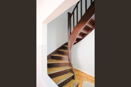 Casa à venda com 110m², 3 quartos e 1 vagaEscada