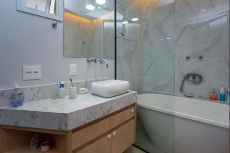 Apartamento à venda com 123m², 3 quartos e 3 vagasBanheiro do quarto 3 Suíte