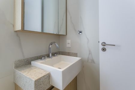 Banheiro de kitnet/studio à venda com 1 quarto, 27m² em Indianópolis, São Paulo