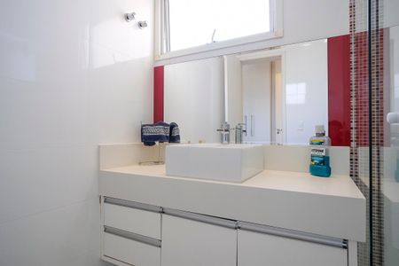 Apartamento à venda com 180m², 3 quartos e 3 vagasBanheiro da suíte 2