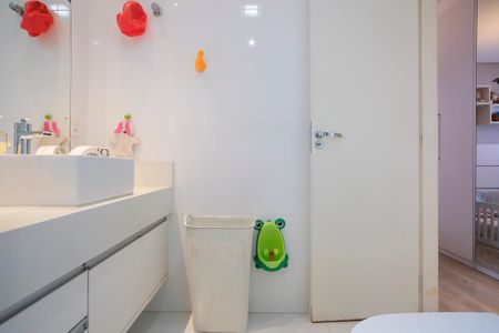 Apartamento à venda com 180m², 3 quartos e 3 vagasBanheiro da suíte 3