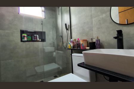 Casa de condomínio à venda com 180m², 3 quartos e sem vaga Casa de condomínio à venda com 180m², 3 quartos e sem vagaBanheiro Social 1