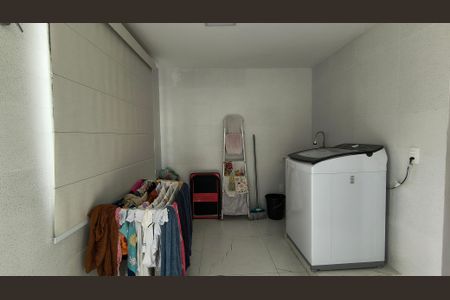 Casa de condomínio à venda com 180m², 3 quartos e sem vaga Casa de condomínio à venda com 180m², 3 quartos e sem vagaCozinha e Área de Serviço