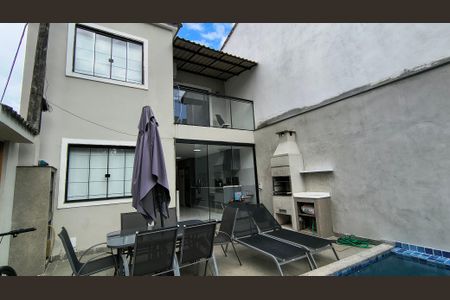 Casa de condomínio à venda com 180m², 3 quartos e sem vaga Casa de condomínio à venda com 180m², 3 quartos e sem vagaQuintal