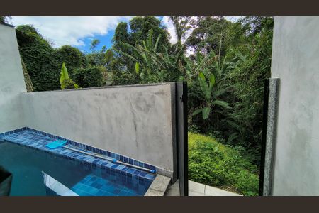 Casa de condomínio à venda com 180m², 3 quartos e sem vaga Casa de condomínio à venda com 180m², 3 quartos e sem vagaQuintal