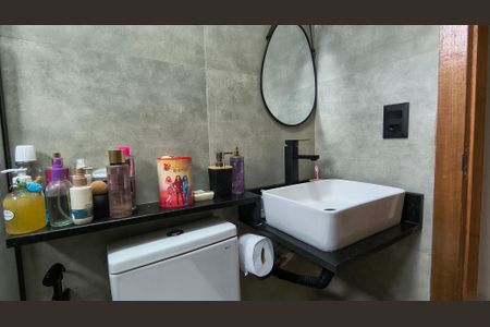 Casa de condomínio à venda com 180m², 3 quartos e sem vaga Casa de condomínio à venda com 180m², 3 quartos e sem vagaBanheiro Social 1