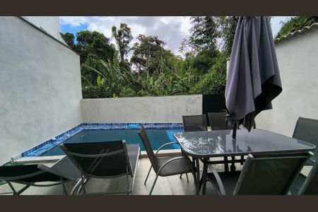 Casa de condomínio à venda com 180m², 3 quartos e sem vaga Casa de condomínio à venda com 180m², 3 quartos e sem vagaQuintal