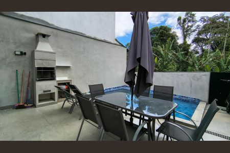Casa de condomínio à venda com 180m², 3 quartos e sem vaga Casa de condomínio à venda com 180m², 3 quartos e sem vagaQuintal