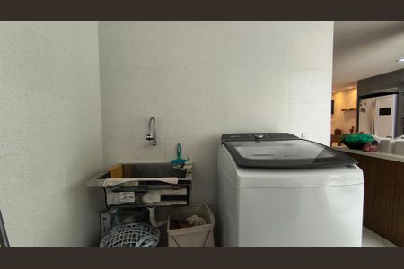 Casa de condomínio à venda com 180m², 3 quartos e sem vaga Casa de condomínio à venda com 180m², 3 quartos e sem vagaCozinha e Área de Serviço