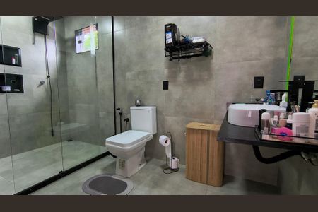 Casa de condomínio à venda com 180m², 3 quartos e sem vaga Casa de condomínio à venda com 180m², 3 quartos e sem vagaBanheiro da Suíte