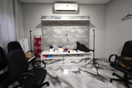 Casa à venda com 120m², 2 quartos e 2 vagas Casa à venda com 120m², 2 quartos e 2 vagasSala de Estar