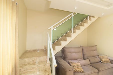 Casa para alugar com 200m², 3 quartos e 4 vagasEscada