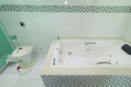 Casa para alugar com 200m², 3 quartos e 4 vagasBanheiro da Suíte