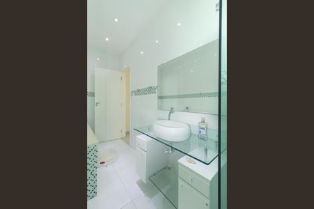 Casa para alugar com 200m², 3 quartos e 4 vagasBanheiro da Suíte