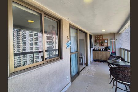 Apartamento à venda com 85m², 3 quartos e 1 vaga Apartamento à venda com 85m², 3 quartos e 1 vagaVaranda