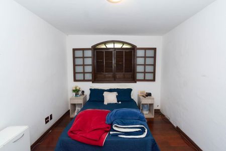 Casa à venda com 364m², 3 quartos e 3 vagas Casa à venda com 364m², 3 quartos e 3 vagasQuarto 1