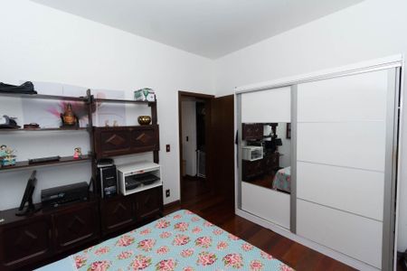 Casa à venda com 364m², 3 quartos e 3 vagas Casa à venda com 364m², 3 quartos e 3 vagasQuarto 3