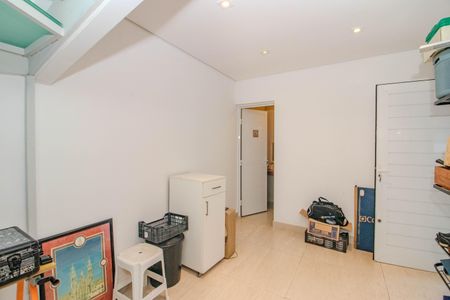 Casa à venda com 330m², 3 quartos e 3 vagas Casa à venda com 330m², 3 quartos e 3 vagasDepósito