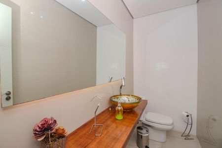 Casa à venda com 330m², 3 quartos e 3 vagas Casa à venda com 330m², 3 quartos e 3 vagasLavabo