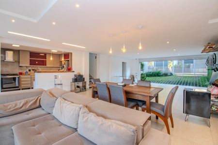 Casa à venda com 330m², 3 quartos e 3 vagas Casa à venda com 330m², 3 quartos e 3 vagasGaragem