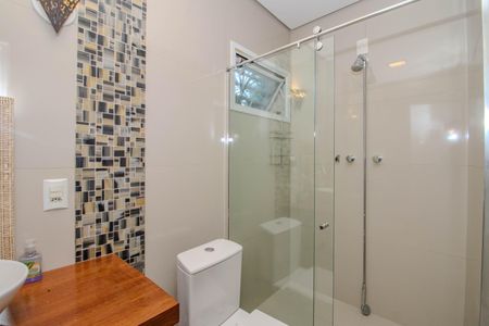 Casa à venda com 330m², 3 quartos e 3 vagas Casa à venda com 330m², 3 quartos e 3 vagasBanheiro Social