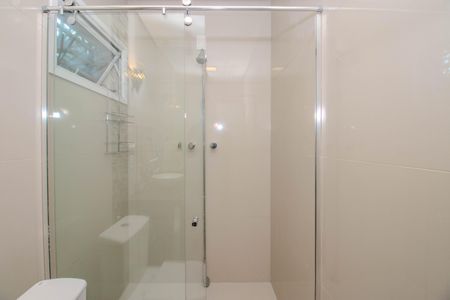 Casa à venda com 330m², 3 quartos e 3 vagas Casa à venda com 330m², 3 quartos e 3 vagasBanheiro Social