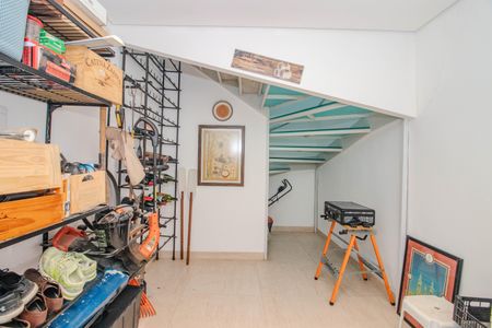 Casa à venda com 330m², 3 quartos e 3 vagas Casa à venda com 330m², 3 quartos e 3 vagasDepósito