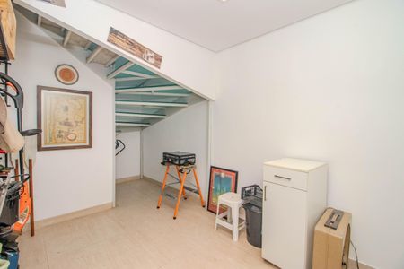 Casa à venda com 330m², 3 quartos e 3 vagas Casa à venda com 330m², 3 quartos e 3 vagasDepósito