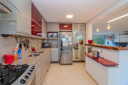 Casa à venda com 330m², 3 quartos e 3 vagas Casa à venda com 330m², 3 quartos e 3 vagasCozinha e Área de Serviço