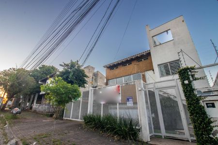 Casa à venda com 330m², 3 quartos e 3 vagas Casa à venda com 330m², 3 quartos e 3 vagasFachada