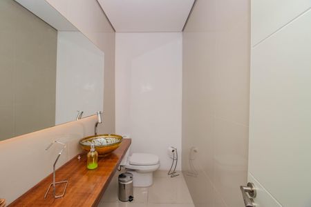 Casa à venda com 330m², 3 quartos e 3 vagas Casa à venda com 330m², 3 quartos e 3 vagasLavabo