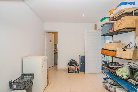 Casa à venda com 330m², 3 quartos e 3 vagas Casa à venda com 330m², 3 quartos e 3 vagasDepósito