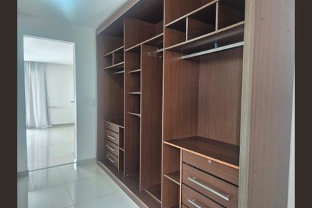 Casa de condomínio à venda com 190m², 3 quartos e 2 vagas Casa de condomínio à venda com 190m², 3 quartos e 2 vagasCloset suite 2